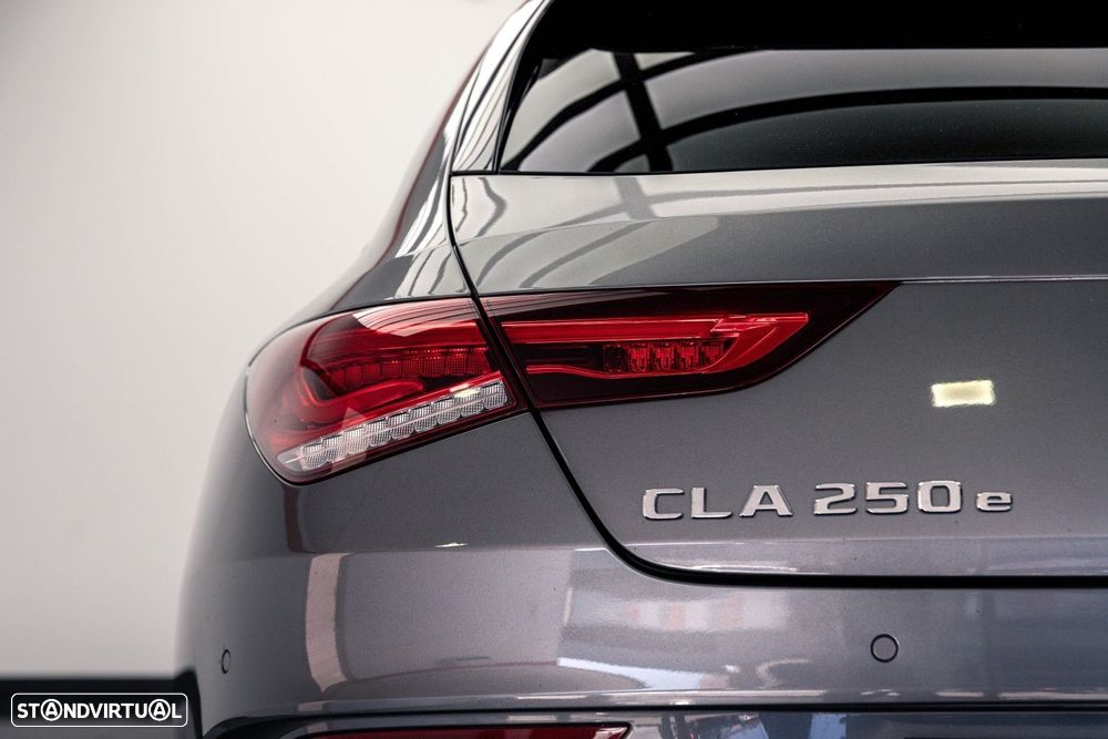 Mercedes-Benz CLA 250 e Shooting Brake AMG Line - 19