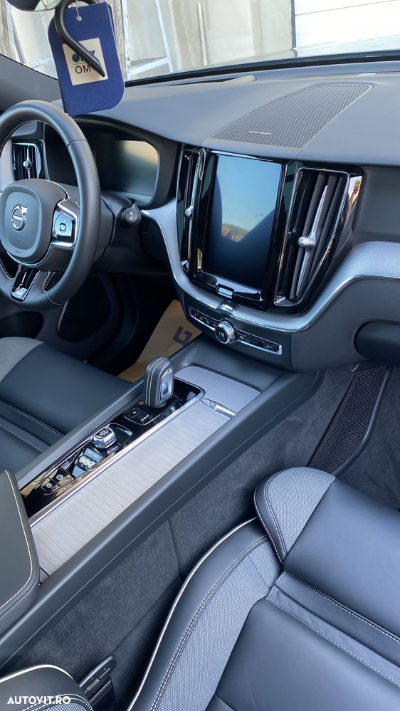 Volvo XC 60 T8 Twin Engine AWD R-Design - 3