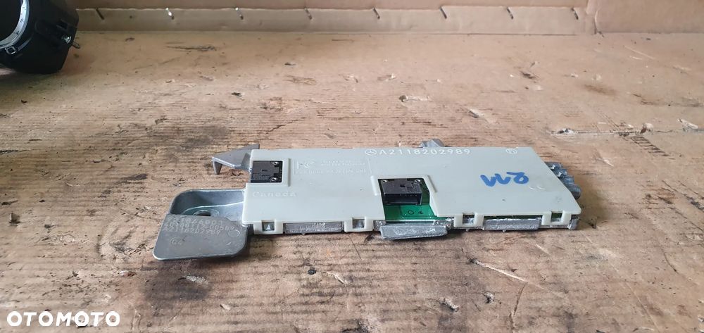 Wzmacniacz anteny moduł Mercedes W211 A2118202989 - 2
