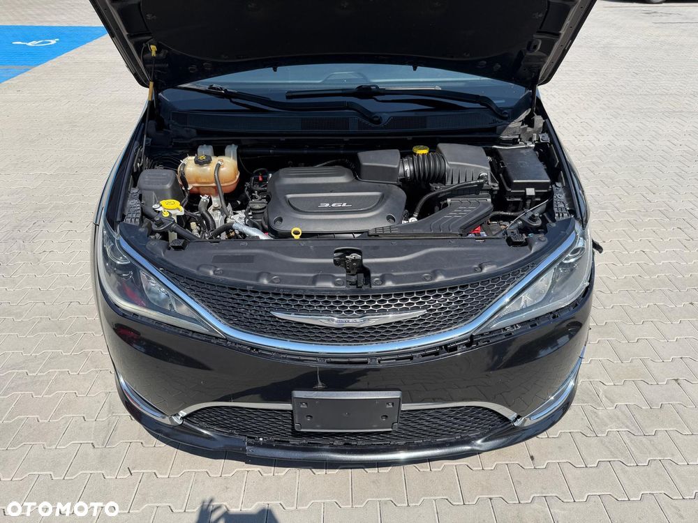 Chrysler Pacifica - 11