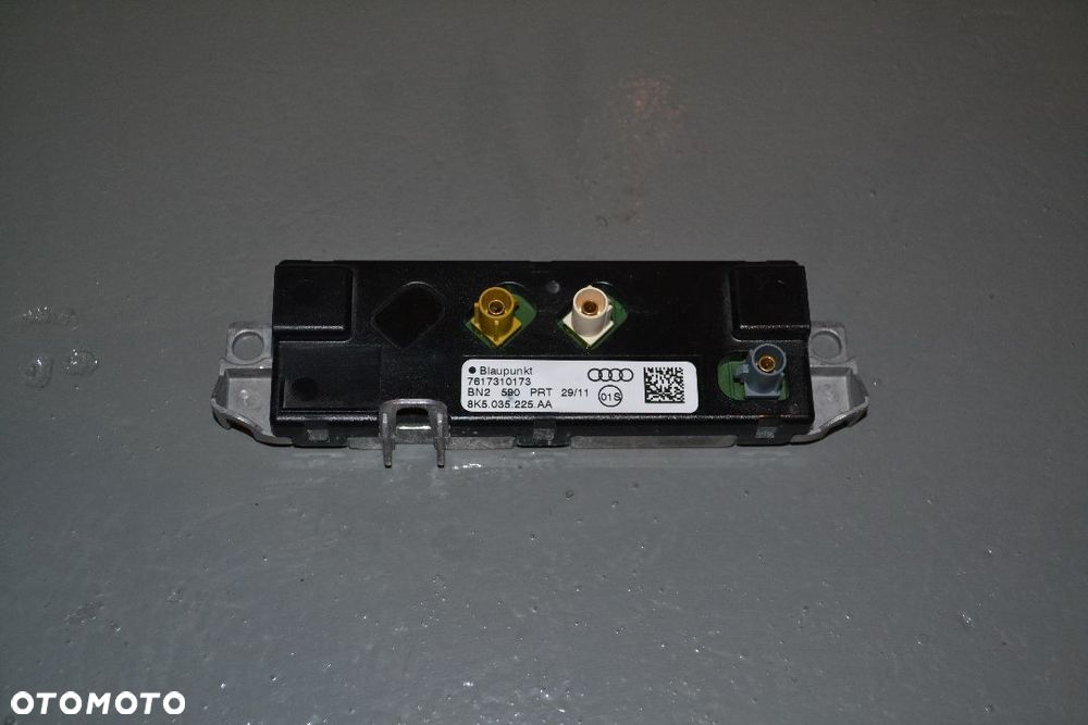 AUDI A4 B8 A5 WZMACNIACZ ANTENOWY 8K5035225AA - 1