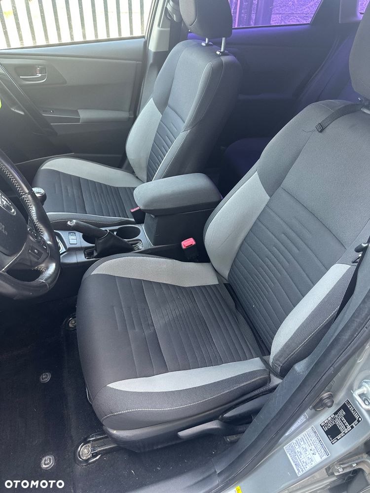 Toyota Auris 1.6 D-4D Dynamic - 14