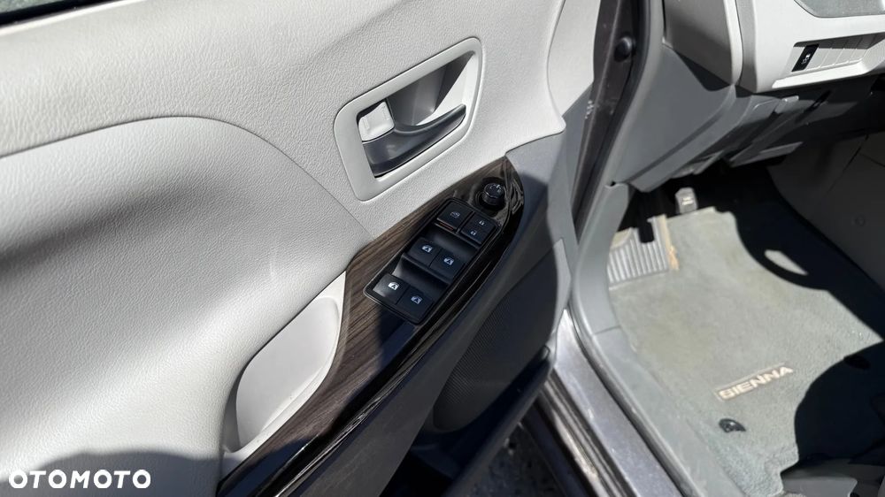 Toyota Sienna 3.5 V6 - 14