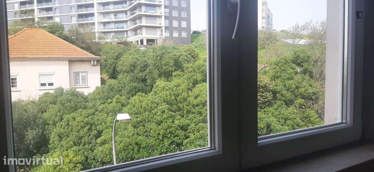 Quarto - localizado em Algés Lisbon - Grande imagem: 4/11