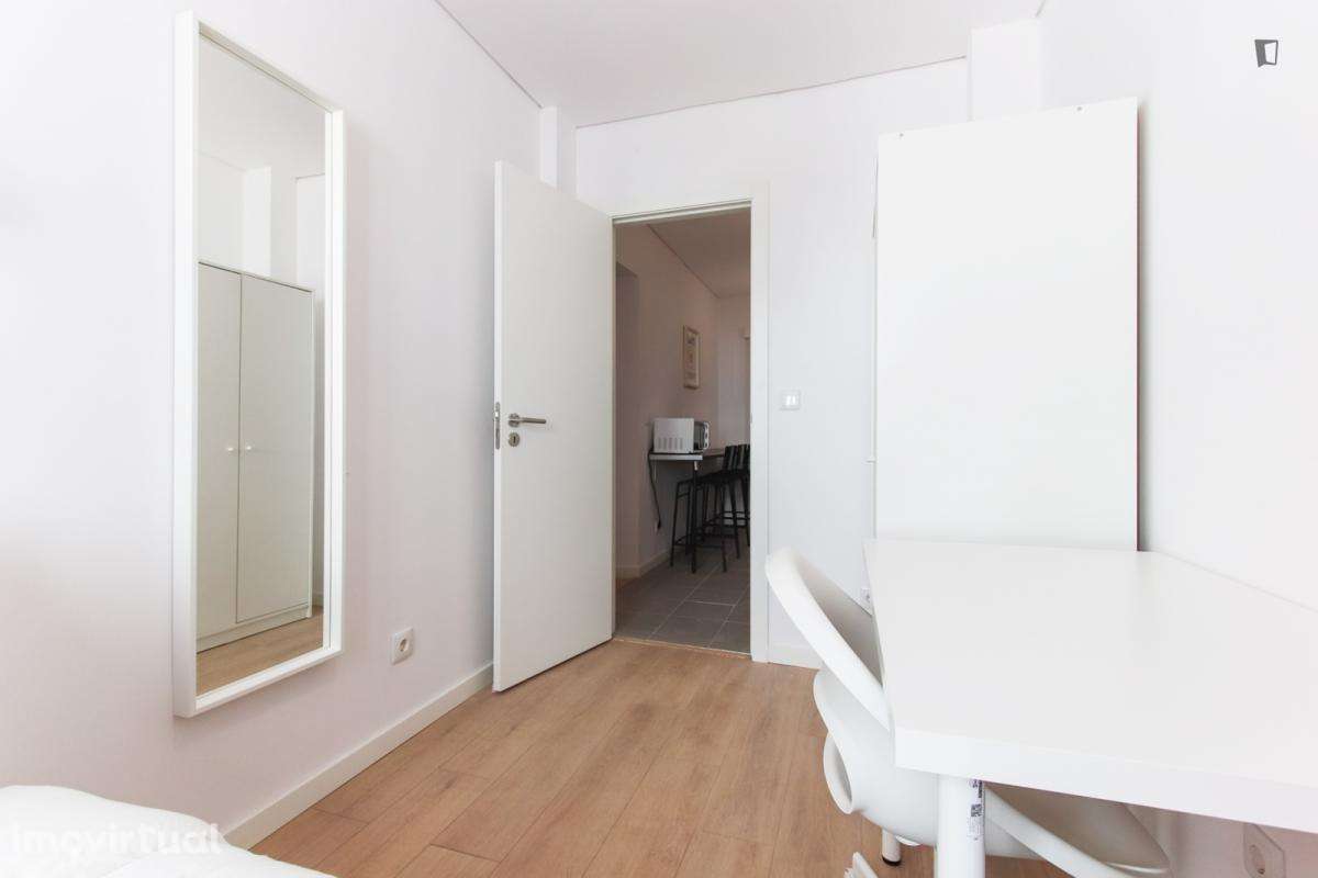 Quarto - localizado em Alameda Lisbon - Grande imagem: 3/12