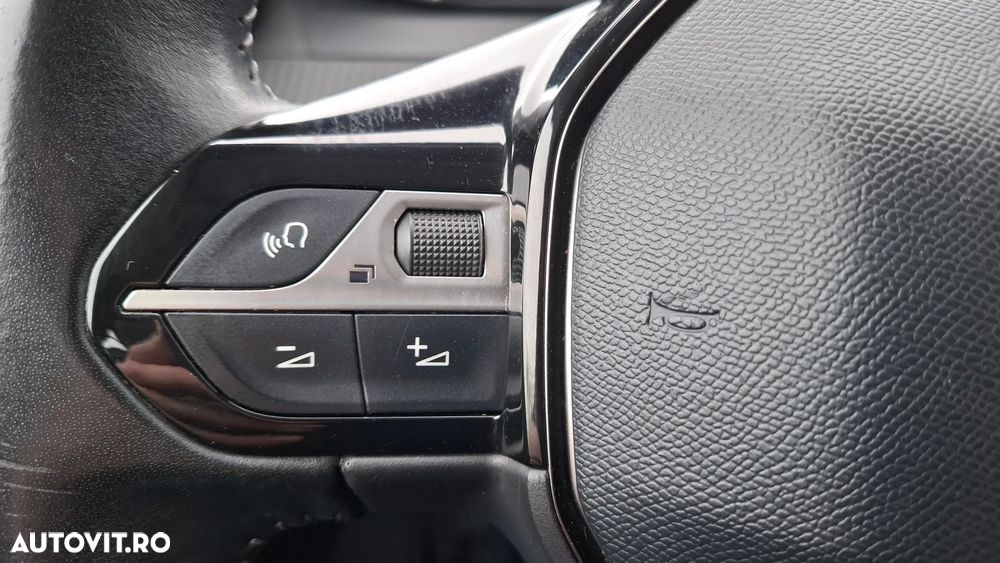 Peugeot 2008 1.2 L PureTech STT Active - 20