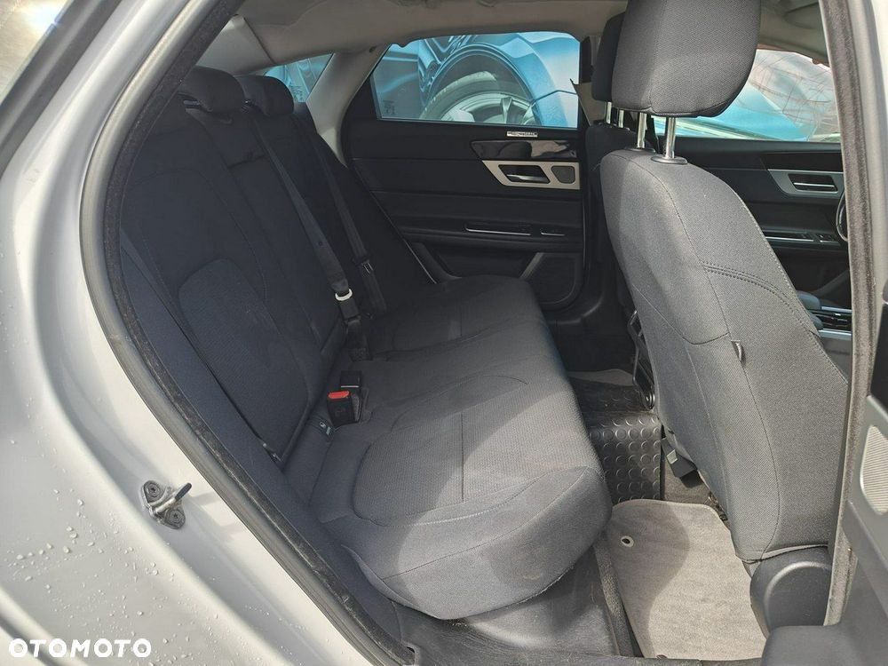 Jaguar XF - 11
