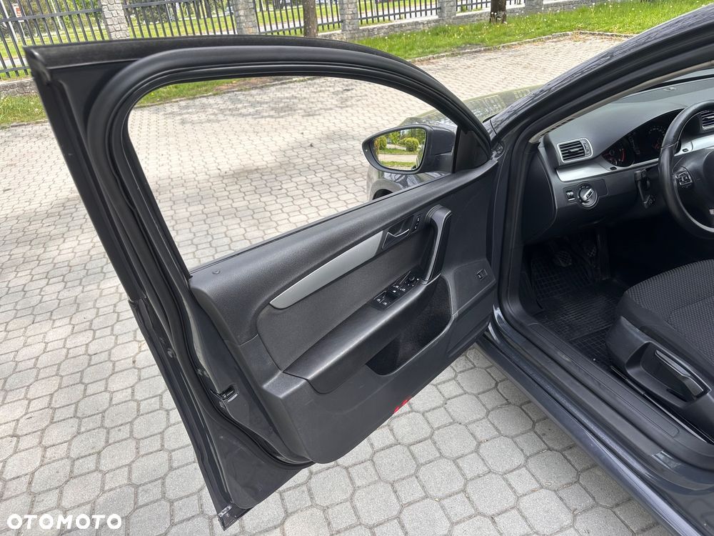 Volkswagen Passat 2.0 Blue TDI SCR Comfortline - 13