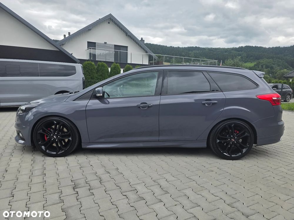 Ford Focus 2.0 EcoBoost ST mit Leder-Exclusiv-Paket - 2