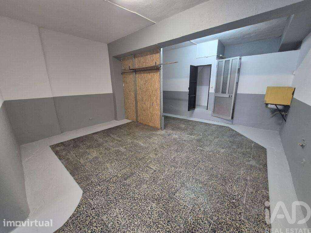 Prédio em Amora - Grande imagem: 4/10