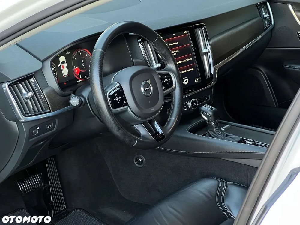 Volvo V90 Cross Country - 17