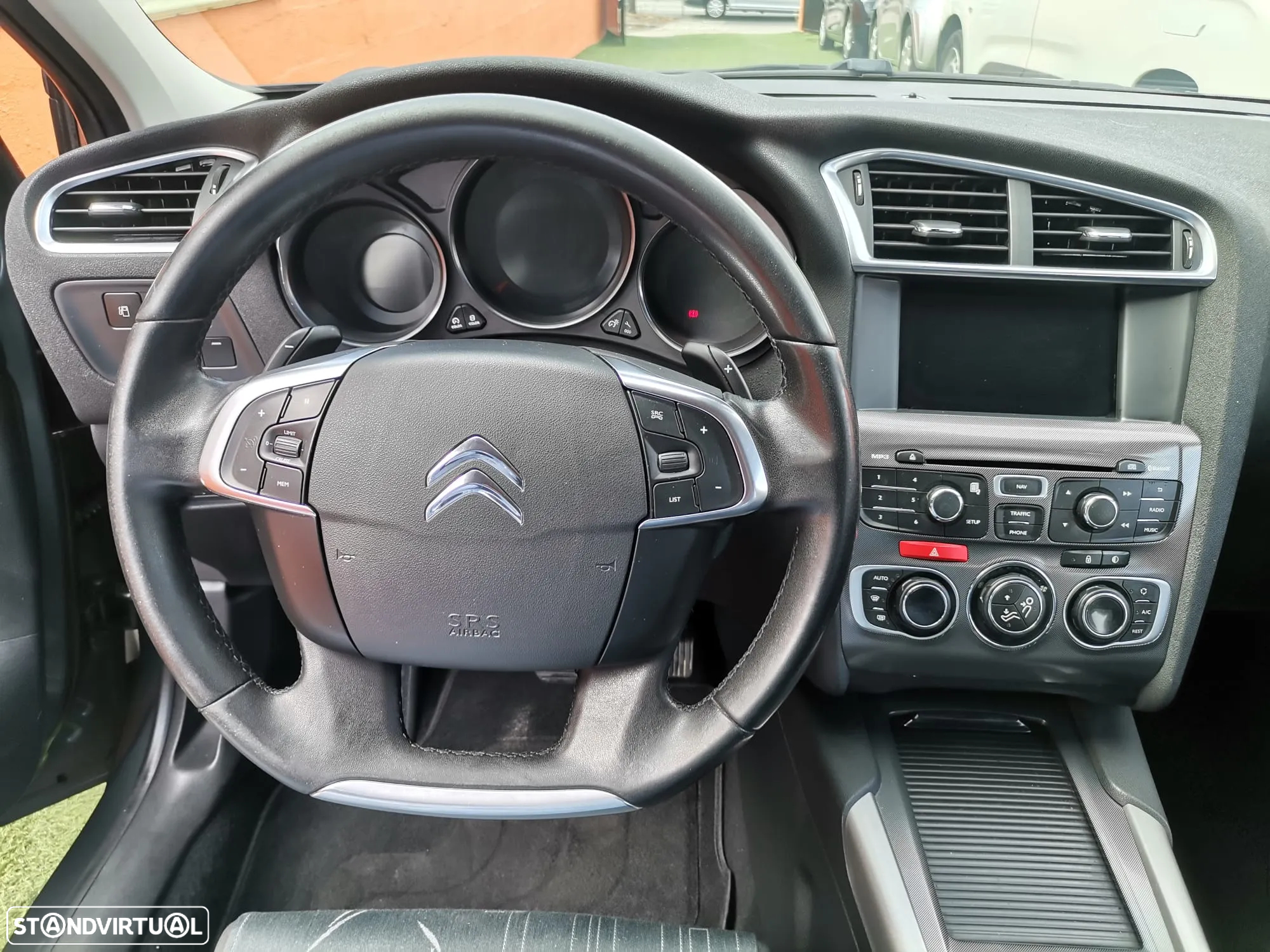 Citroën C4 e-HDi 115 ETG6 Selection - 12