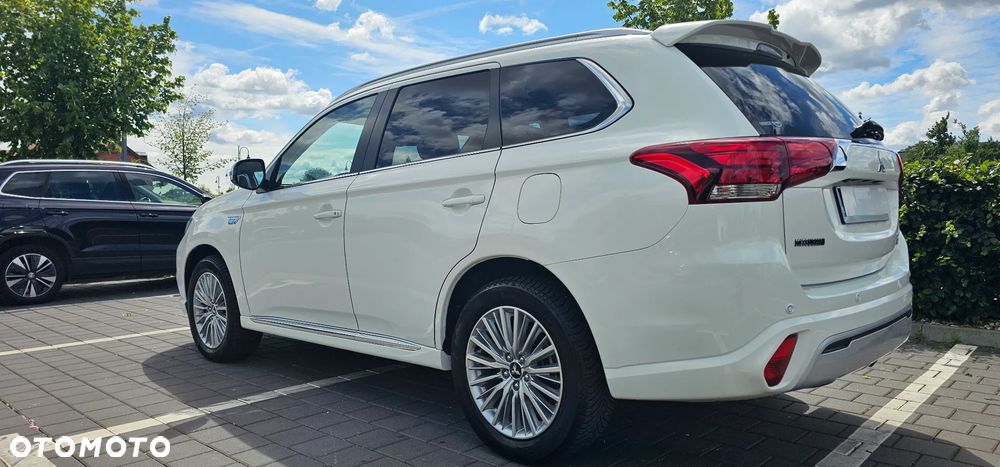Mitsubishi Outlander Intense + - 2