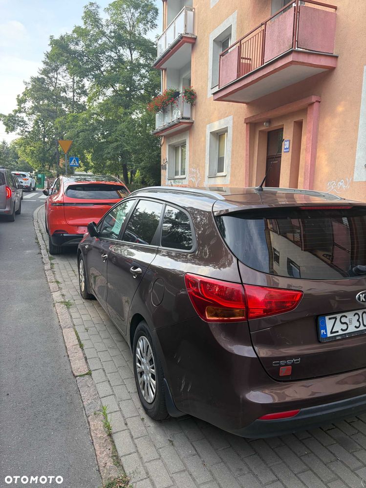 Kia Ceed - 4