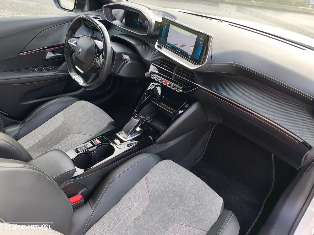Peugeot e-208 GT+ - 8