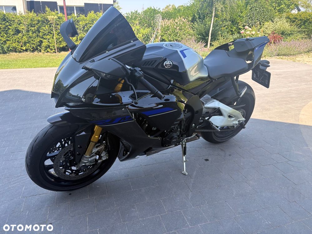 Yamaha R1 - 2