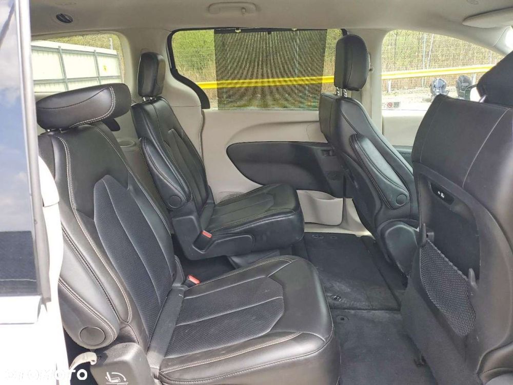Chrysler Pacifica - 11