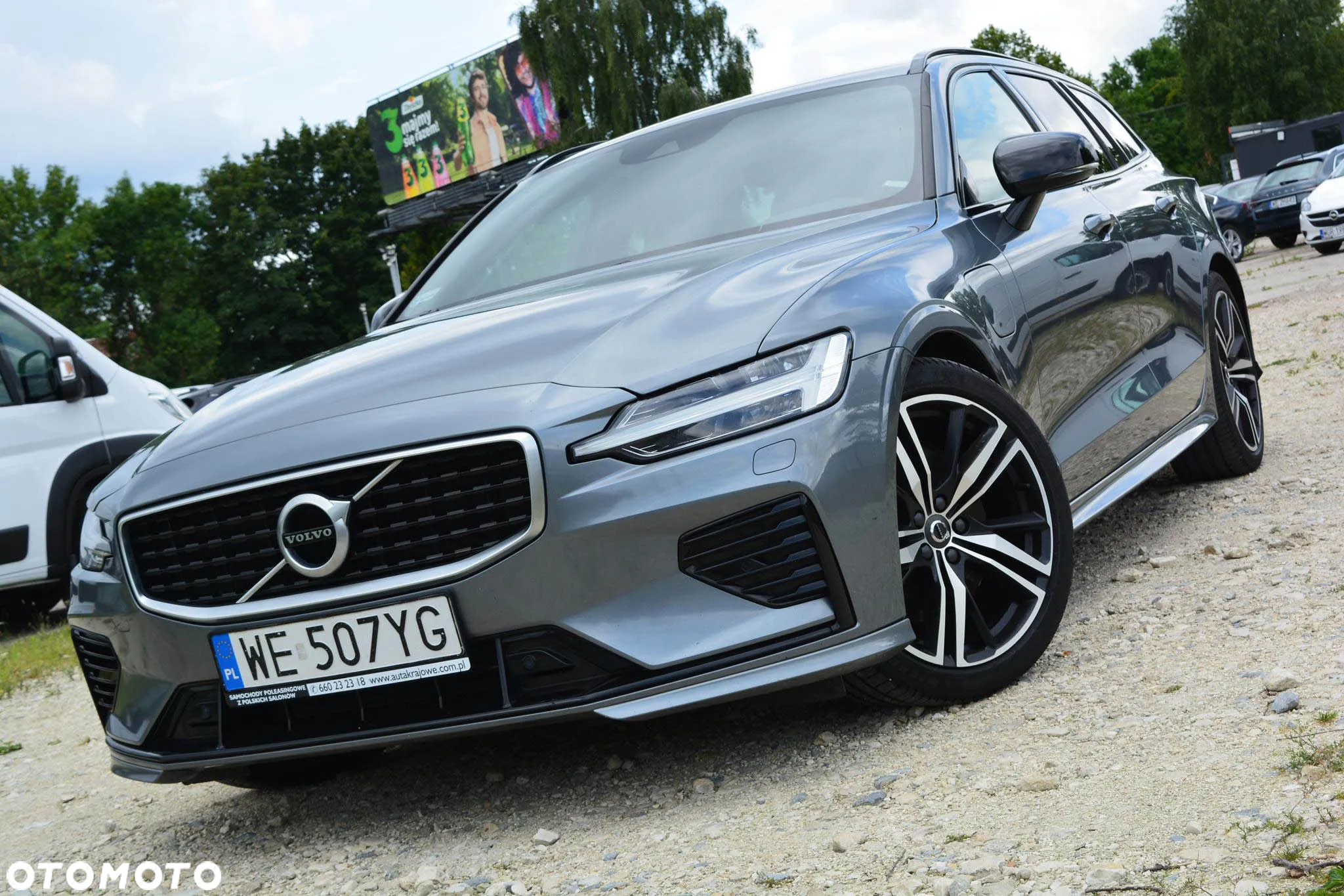 Volvo V60 T8 AWD Plug-In Hybrid R-Design - 2