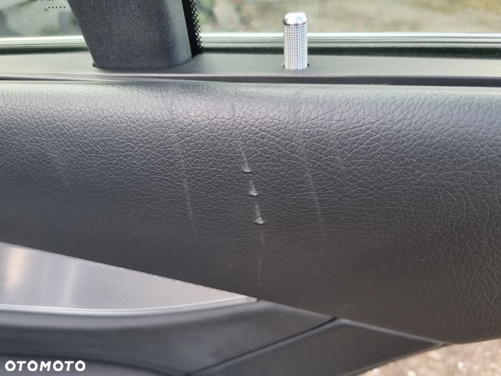 Mercedes-Benz Klasa E 220 d 4-Matic Business Edition 9G-TRONIC - 37