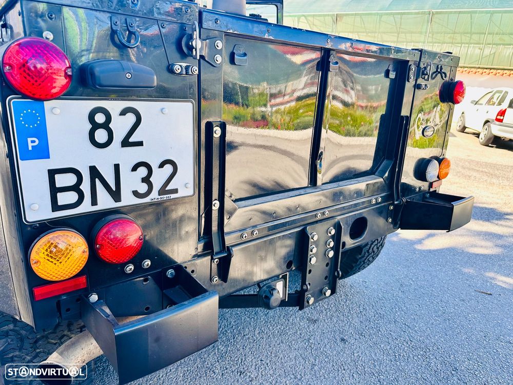 Land Rover Defender - 7