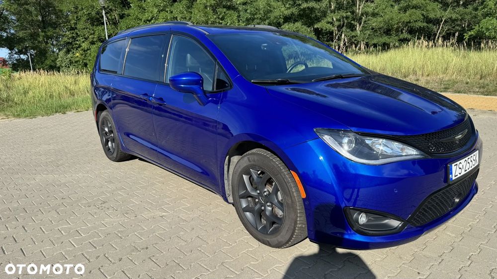 Chrysler Pacifica - 3