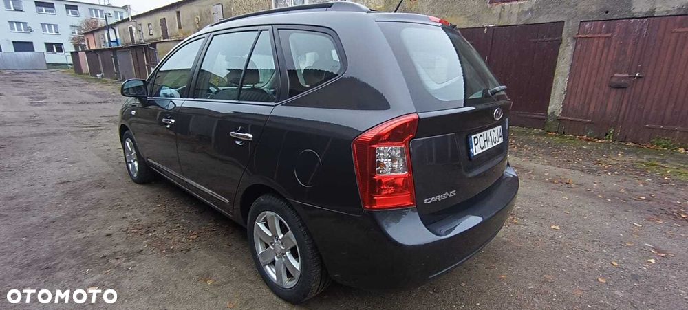 Kia Carens - 2