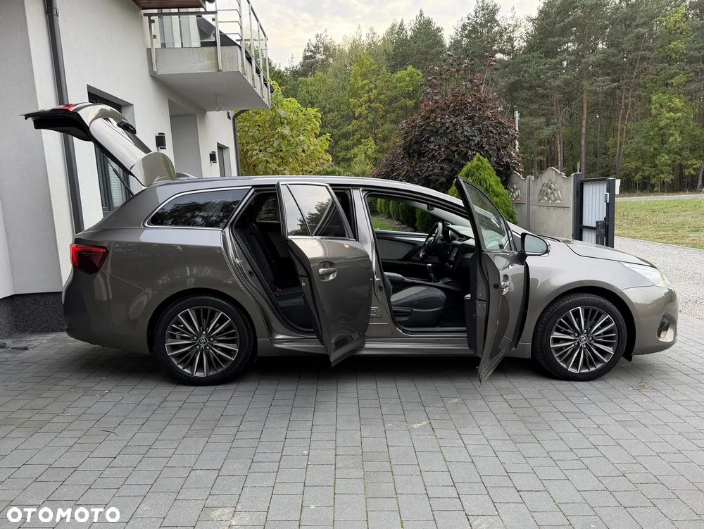 Toyota Avensis Touring Sports 1.8 Executive - 17