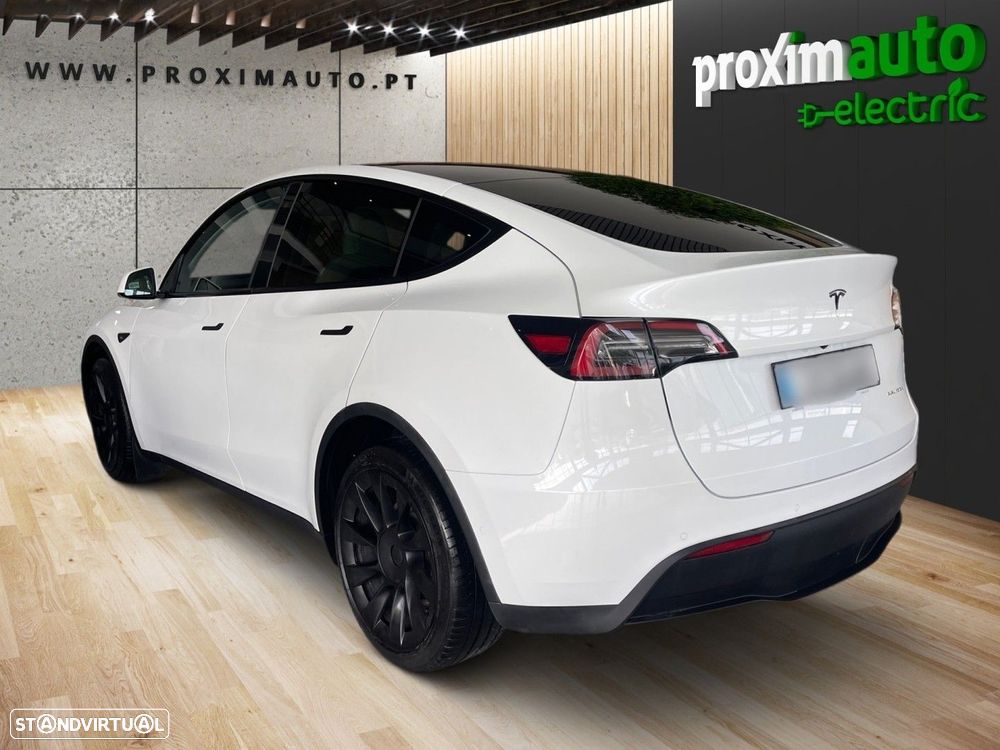 Tesla Model Y Long Range Dual Motor AWD - 12