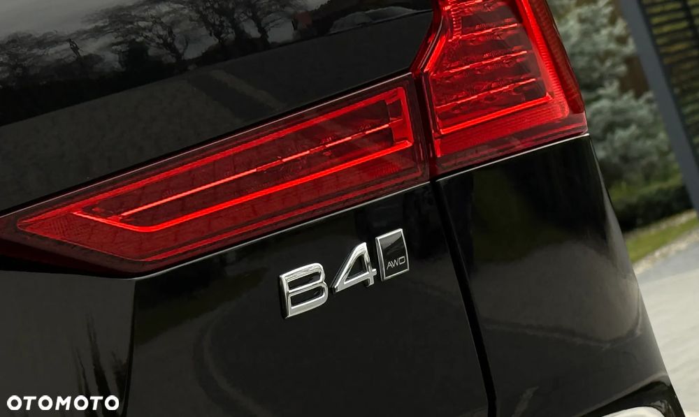 Volvo XC 60 B4 D AWD Plus Dark - 7