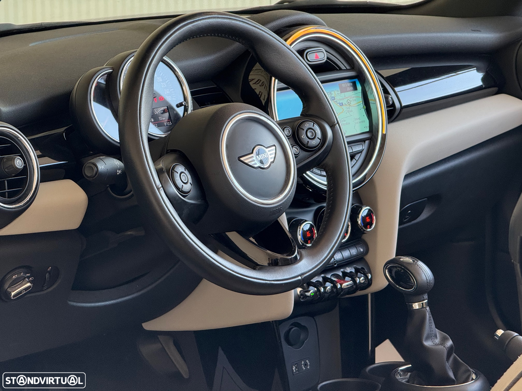 MINI Cabrio Cooper Auto. Essential - 31