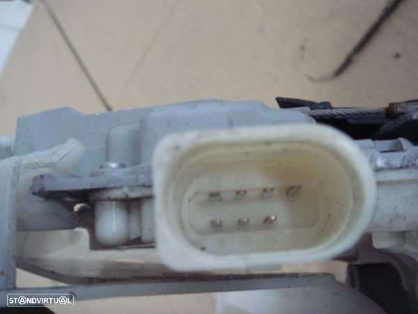 Fecho Da Porta Trás Dto Volkswagen Passat (3C2) - 2