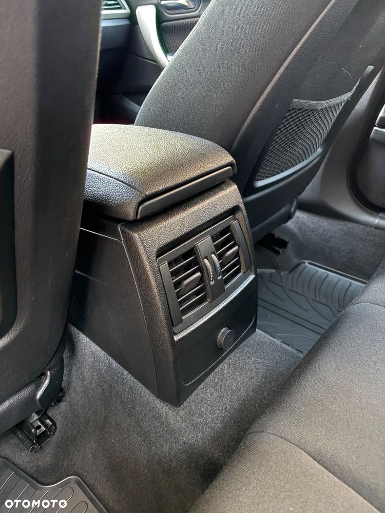 BMW Seria 1 118i - 23