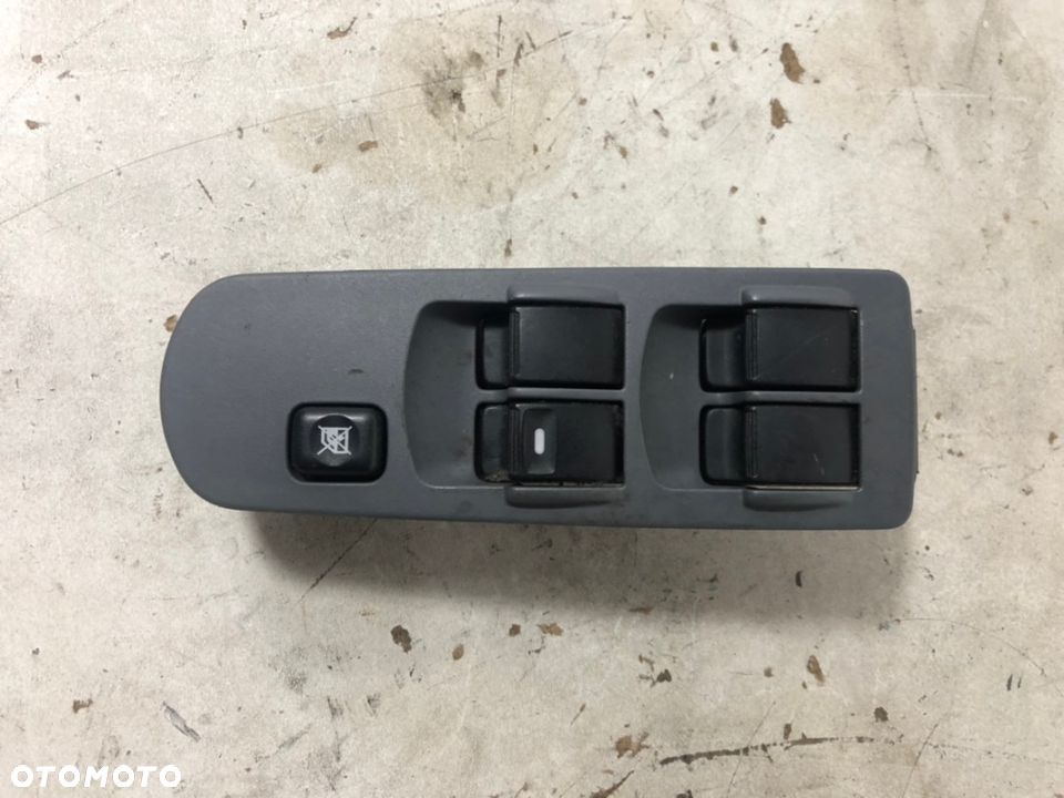MITSUBISHI COLT Z30 PRZEŁĄCZNIK SZYB LEWY PRZEDNI MR587475 - 1