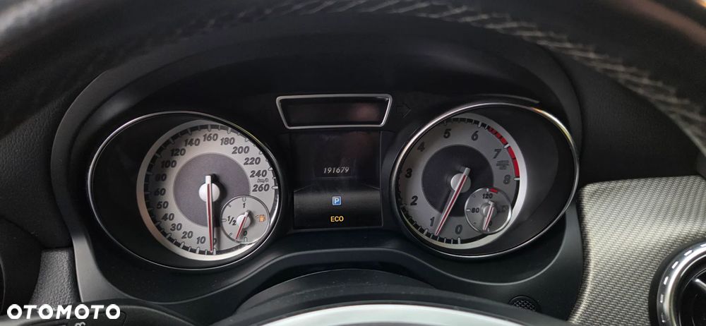 Mercedes-Benz GLA - 27