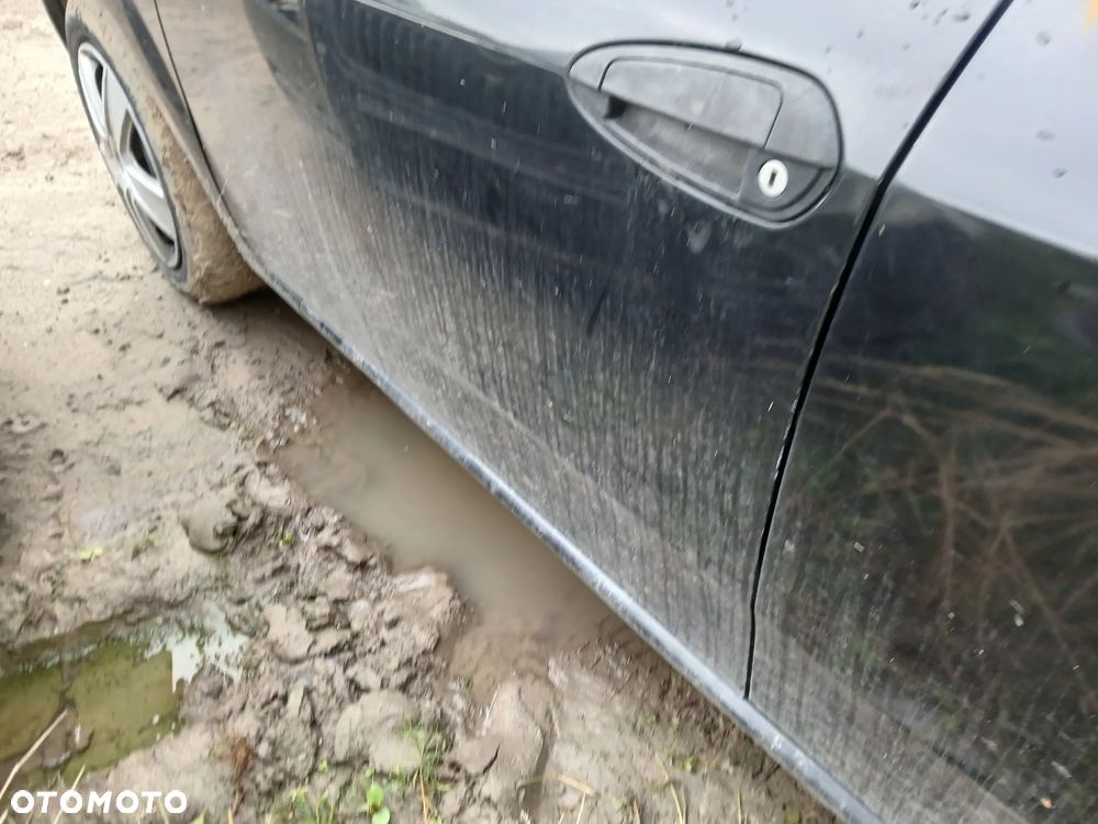 FIAT GRANDE PUNTO 649  fotel fotele kanapa deska kokpit podsufitka boczek boczki klamka - 9