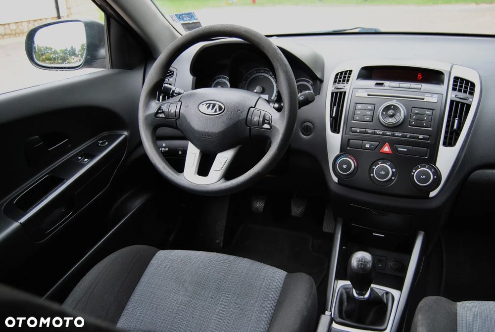 Kia Ceed 1.4 CVVT SW Spirit - 11