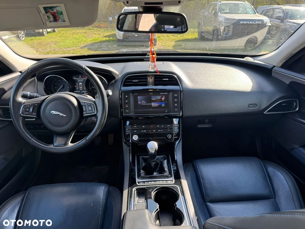 Jaguar XE 2.0 D Pure - 7