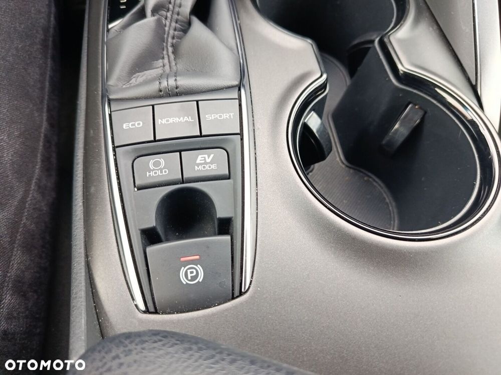 Toyota Camry 2.5 Hybrid Comfort CVT - 23