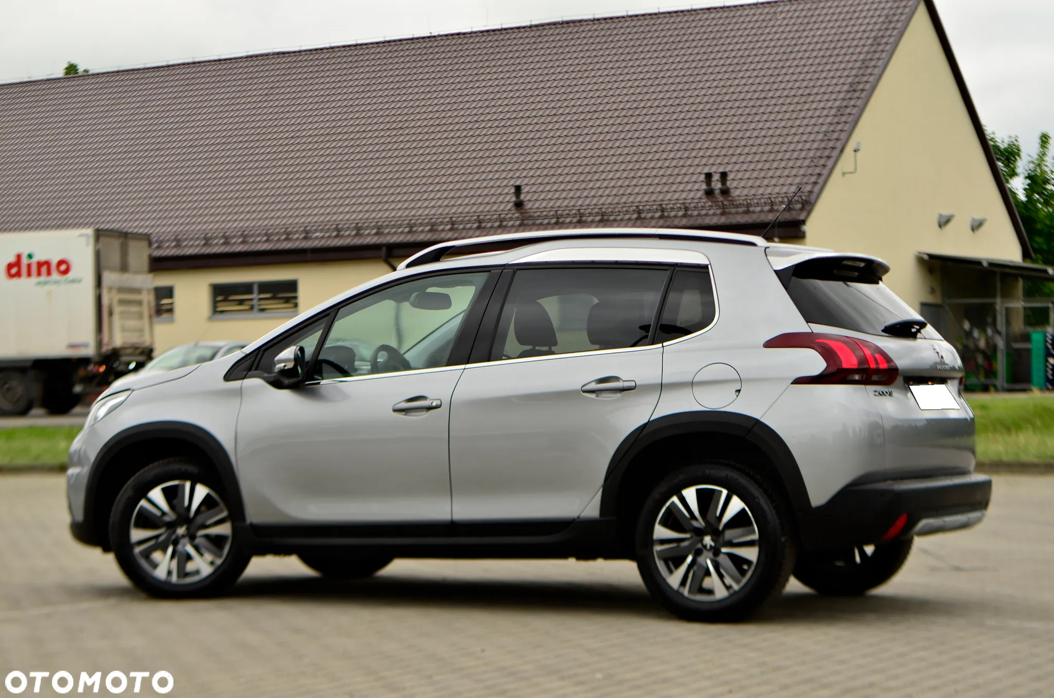 Peugeot 2008 1.2 PureTech Allure Pack S&S - 5