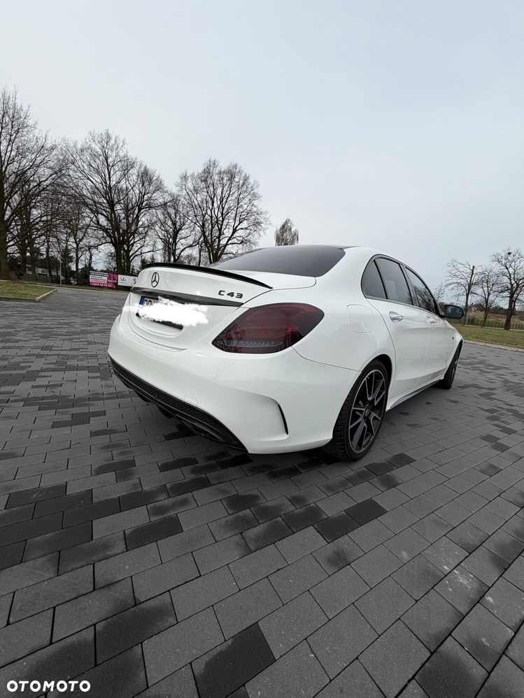 Mercedes-Benz Klasa C AMG 43 4Matic 9G-TRONIC - 24