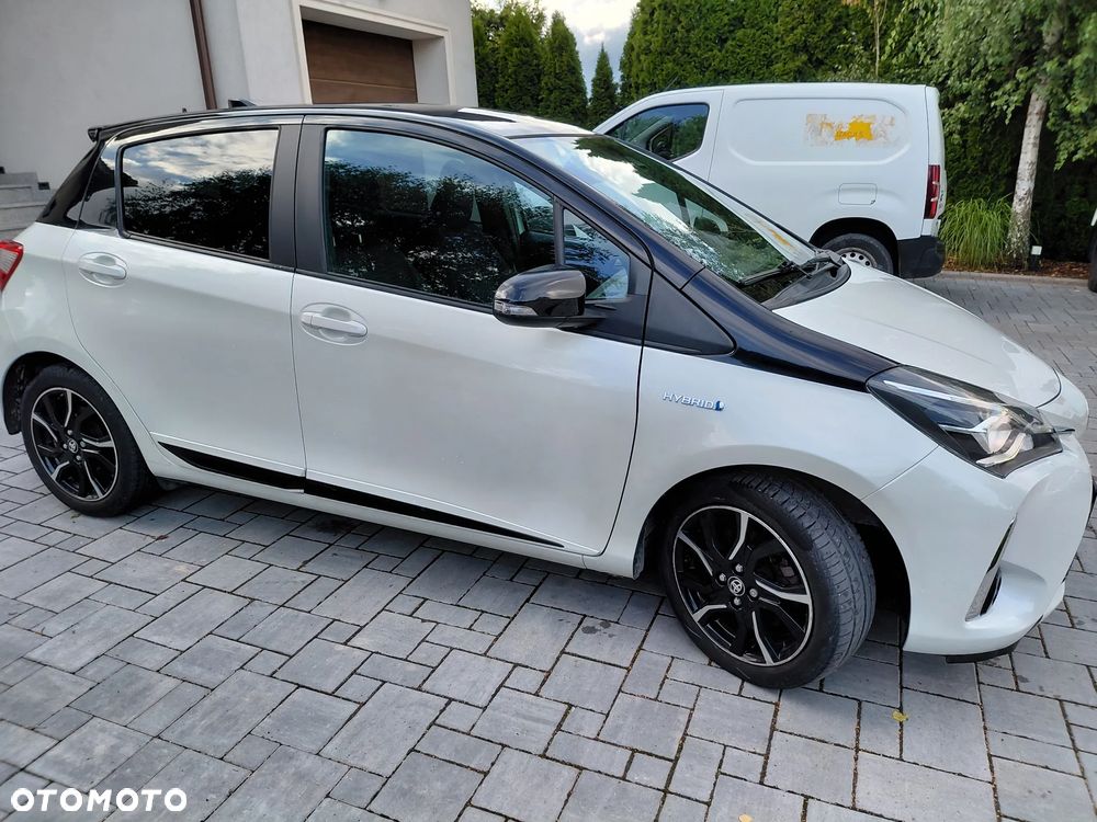 Toyota Yaris Hybrid 100 Premium - 4
