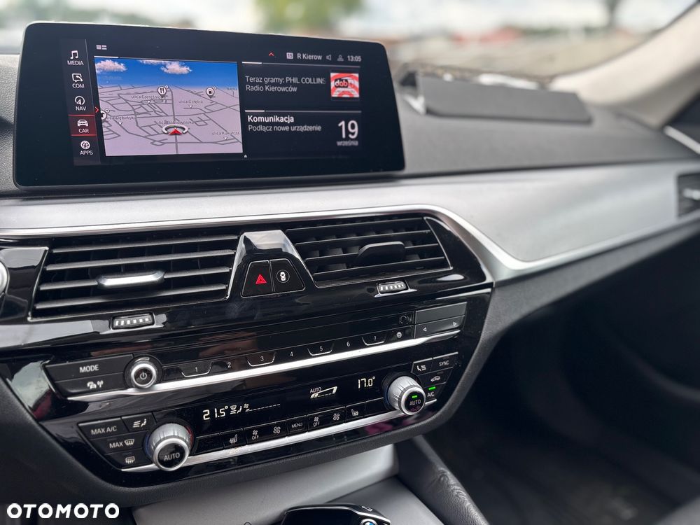 BMW Seria 5 530d xDrive - 28