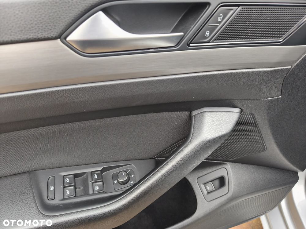 Volkswagen Passat - 20