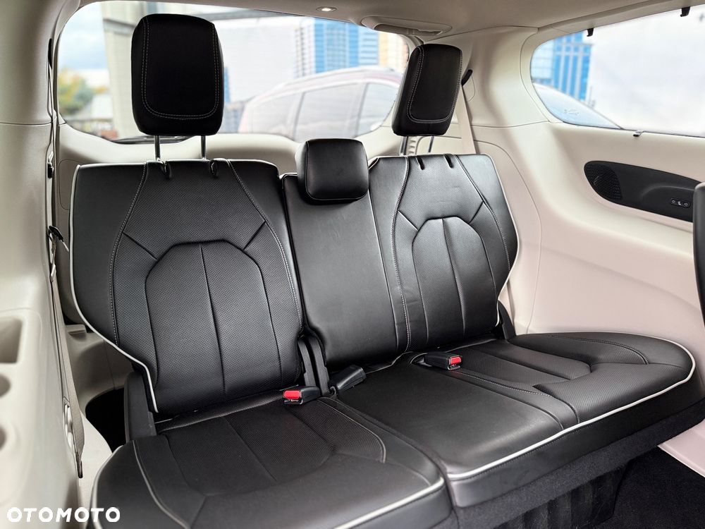 Chrysler Pacifica - 31