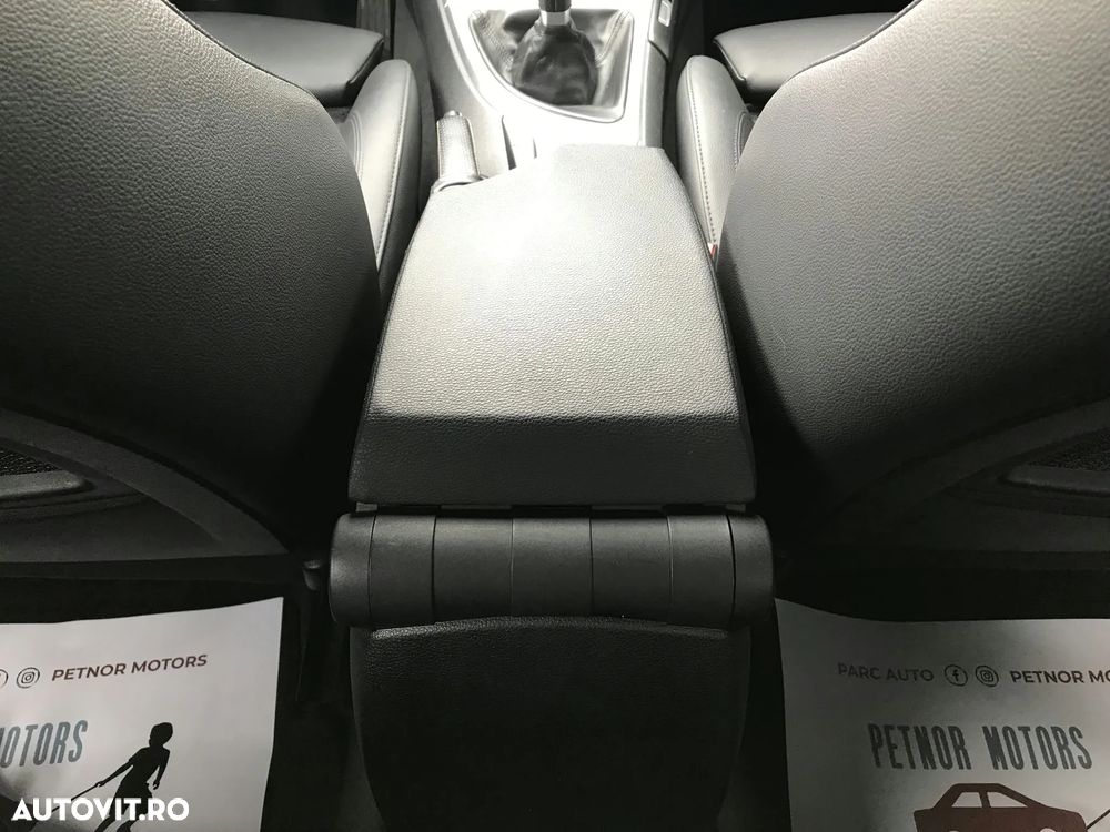 BMW Seria 1 118d Sport Line - 37