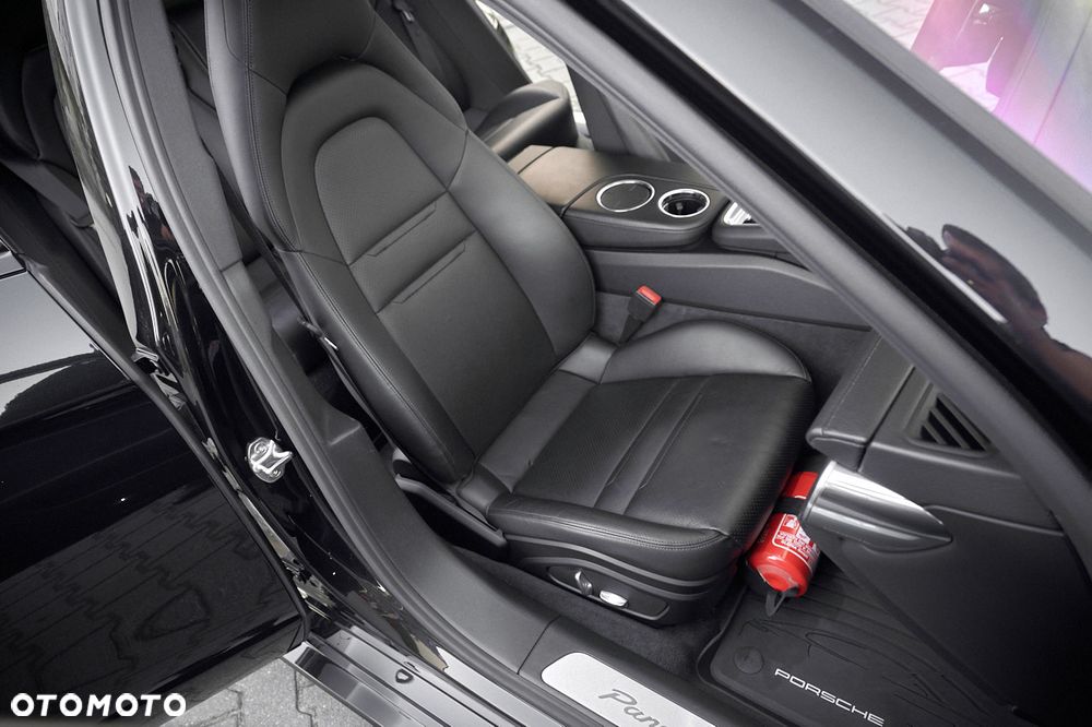 Porsche Panamera 4S - 28