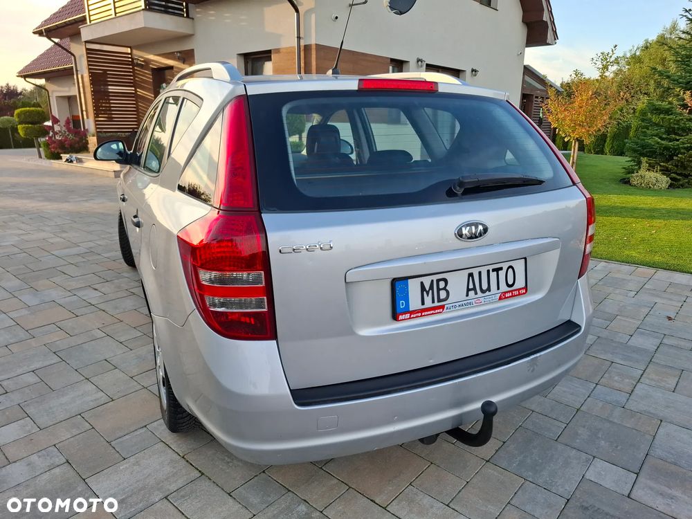 Kia Ceed - 13