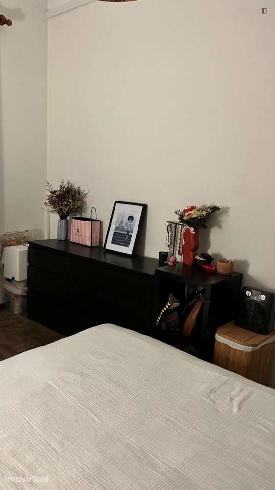 Quarto - localizado em Baguim do Monte Porto - Grande imagem: 3/8