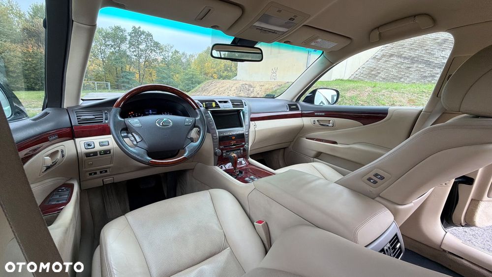 Lexus LS - 8