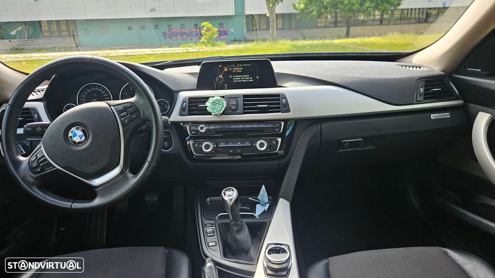 BMW 320 d Sport Line - 11